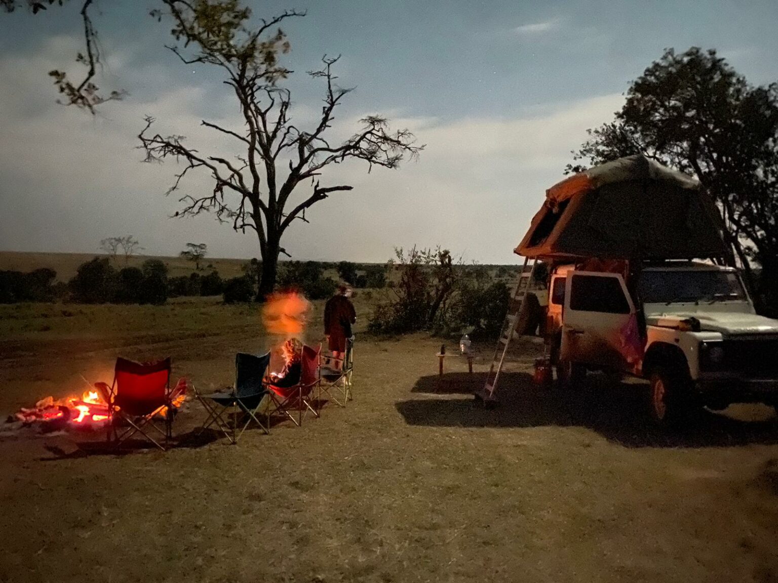4x4-Kenya double roof tents and camping equipment in Tsavo Park in Kenya